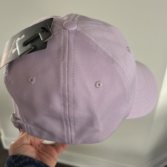 Under Armour Buckle Back baseball cap,embroidered logo, 6 vent panels,button top - Picture 5 of 9